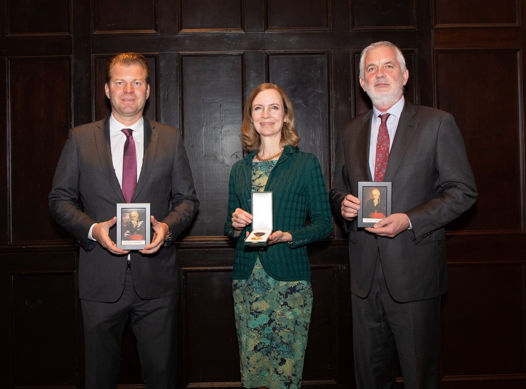 Liza Forshaw receiving the Hungarian Gold Cross of Merit